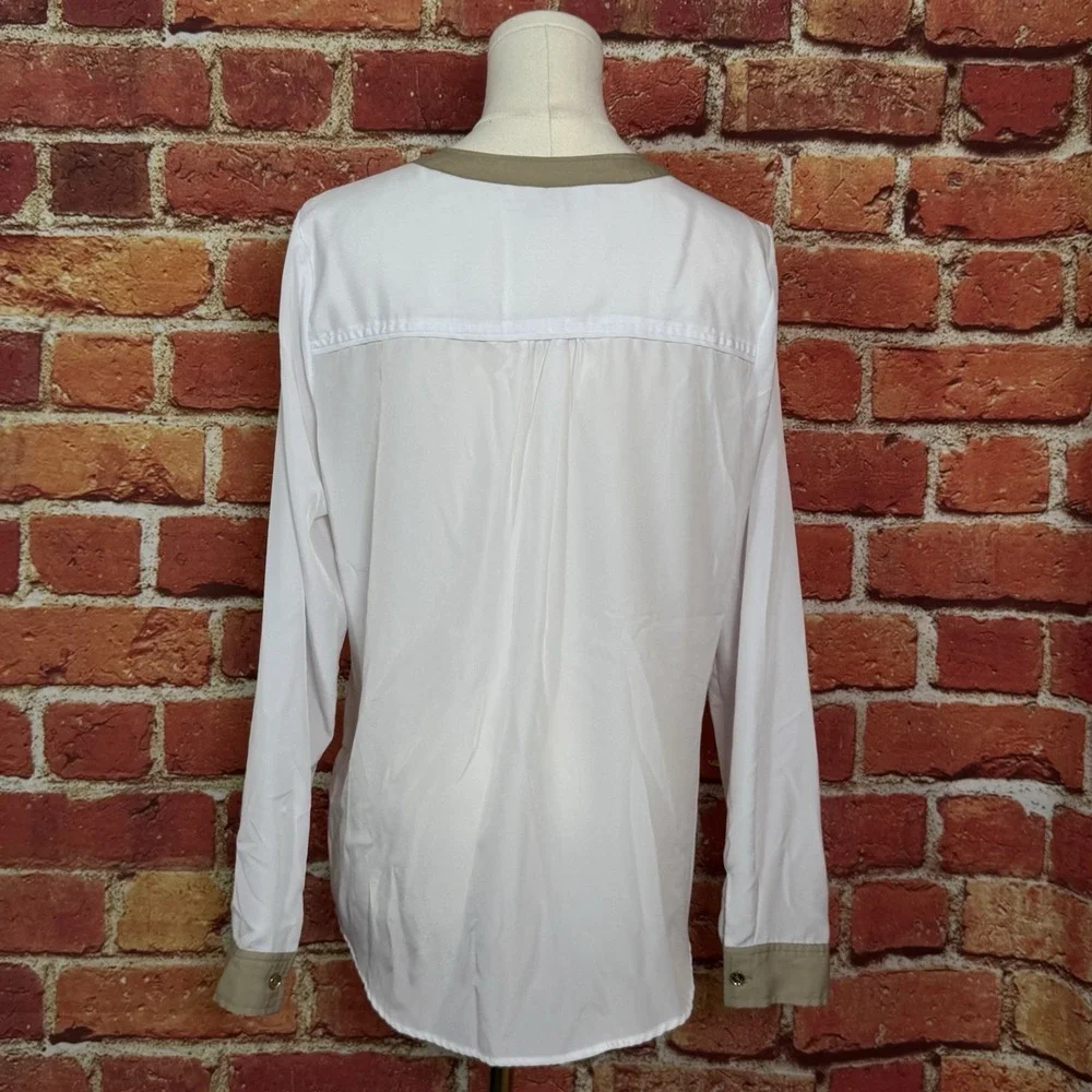 Michael Kors White Pullover V‎ Neck Blouse Pockets Women's Size Medium